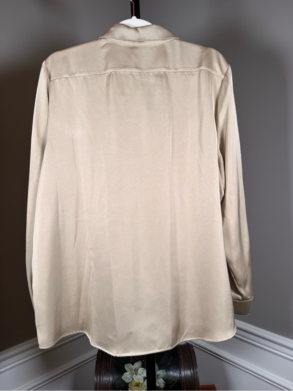 Vince Camuto XL Champagne Fizz Satin Button Front Blouse NWT - Picture 7 of 7